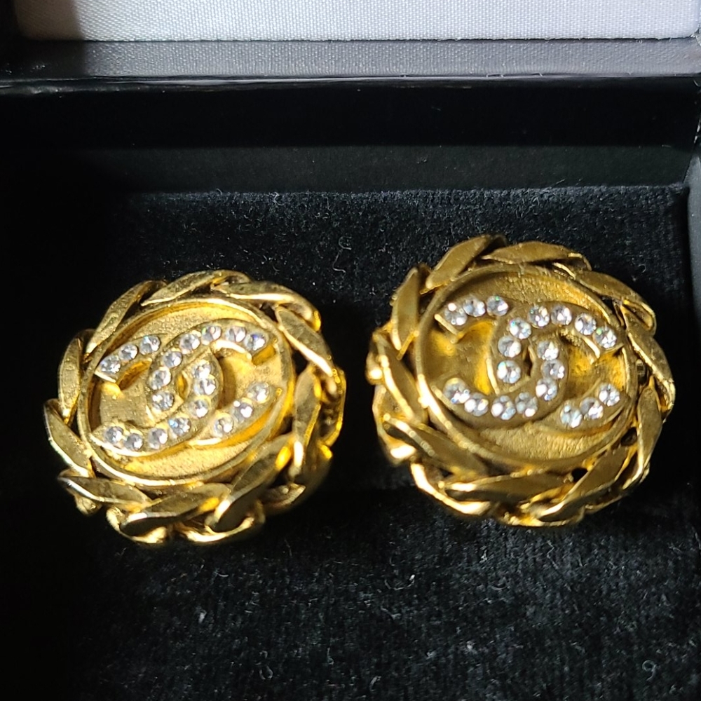 Chanel Vintage rhinestone CC clip on earrings - Picture 6 of 7